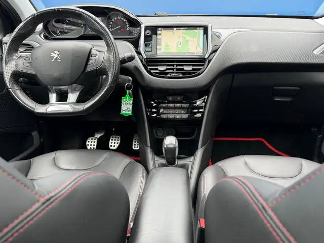 Peugeot 208 view 2
