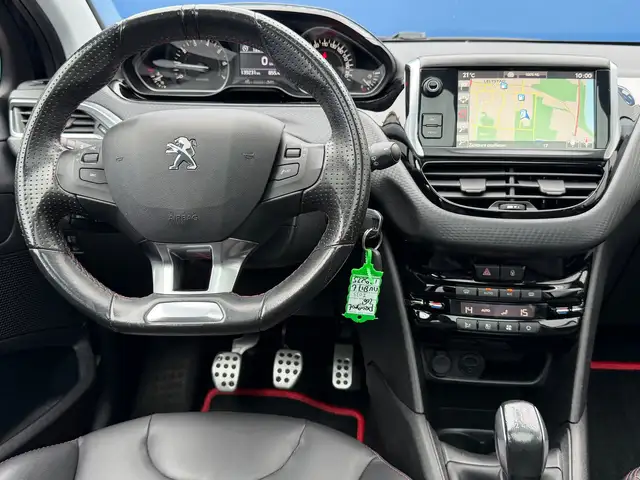 Peugeot 208 view 4