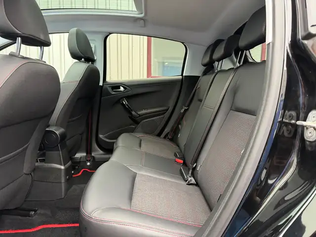 Peugeot 208 view 10