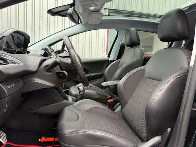 Peugeot 208 view 8