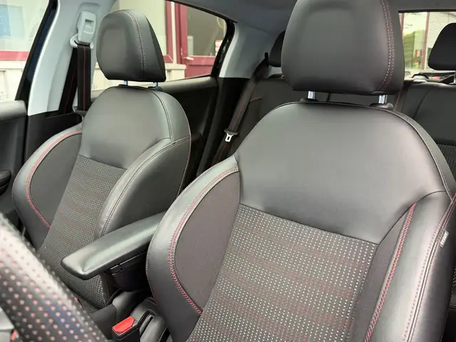 Peugeot 208 view 12