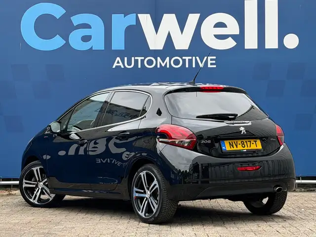 Peugeot 208 view 5