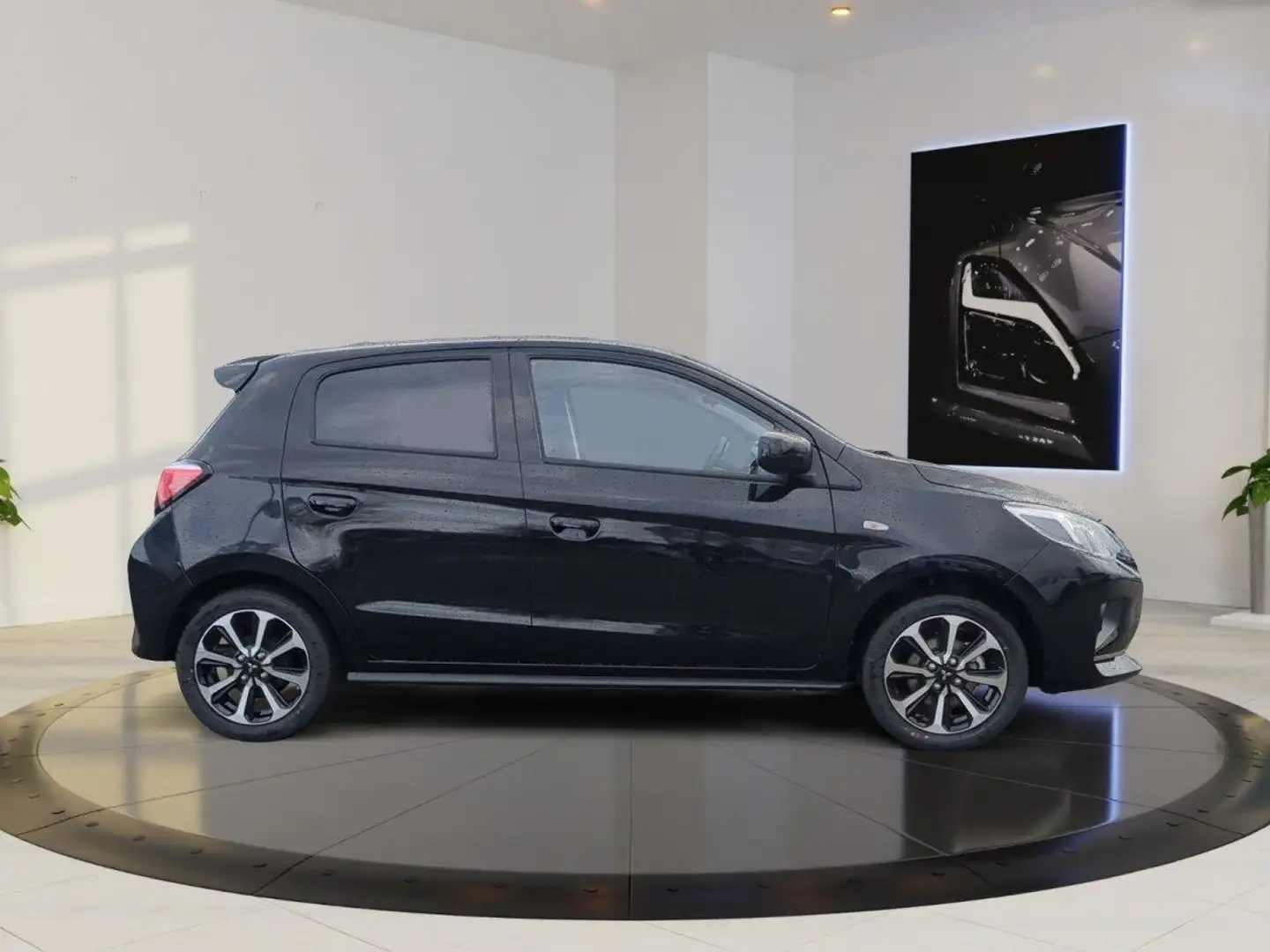 Mitsubishi Space Star 1.2 MIVEC Select+ 52 kW (71 PS), Schaltgetriebe Schwarz - 2