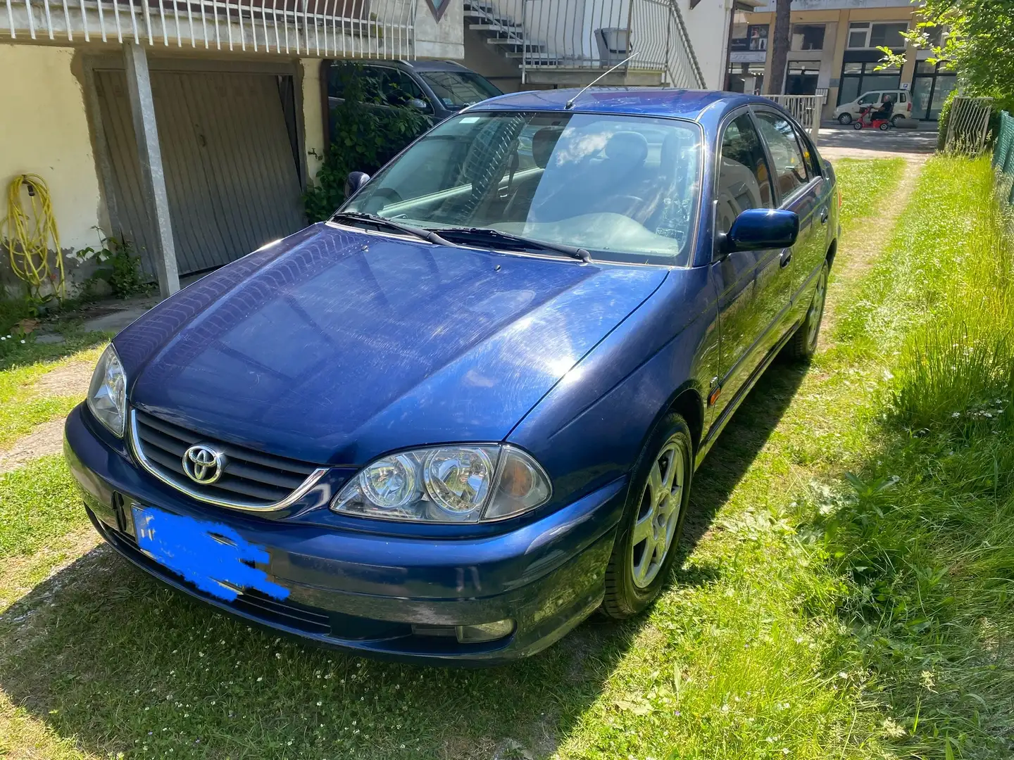 Toyota Avensis 1.6 vvt-i 16v - 1