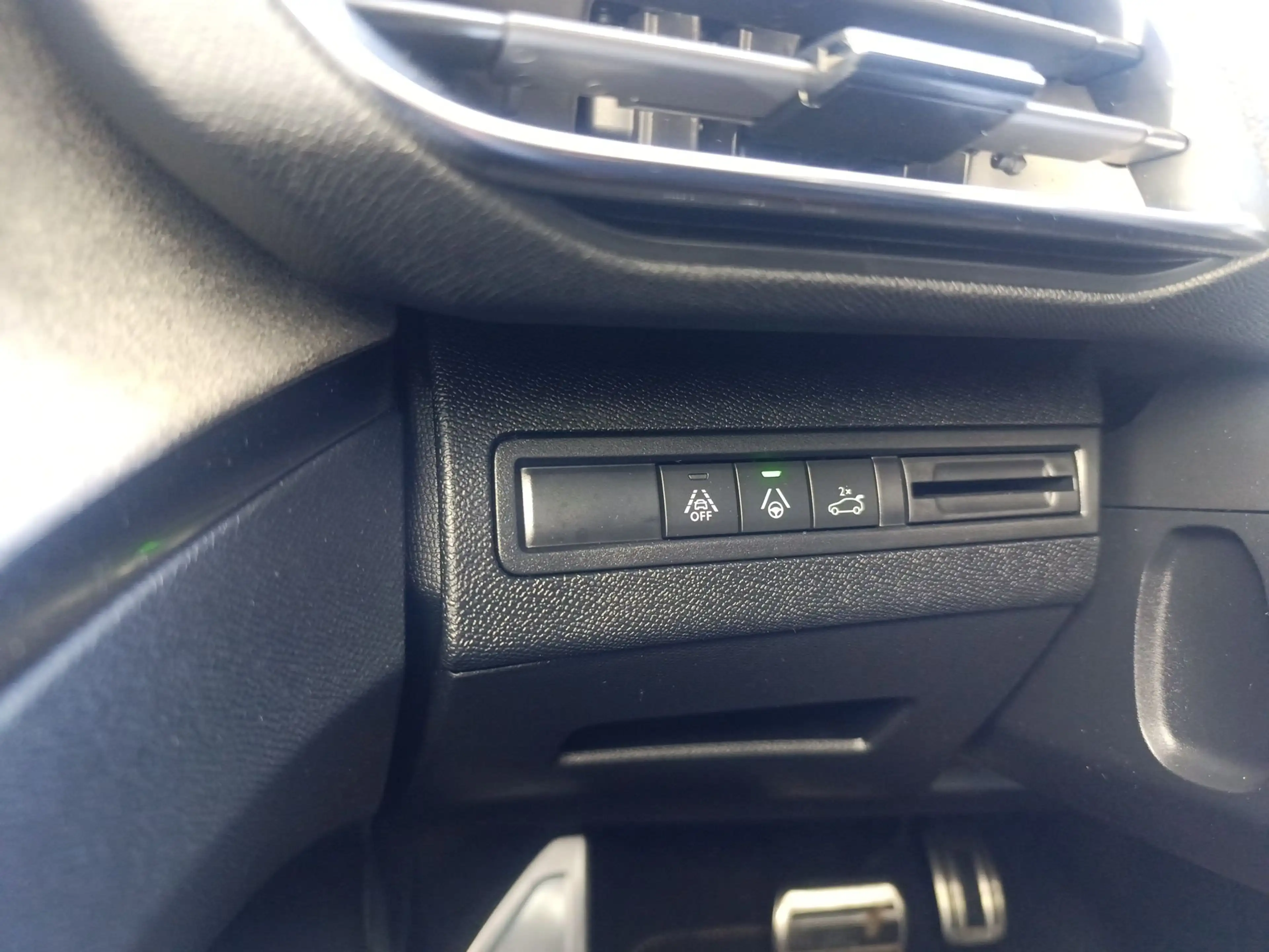 Peugeot 3008 1.5 BlueHDi 130 GT ACC KeyLess LED Navi PDC — photo 8