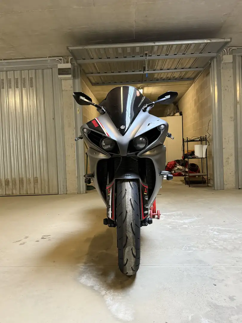 Yamaha YZF-R1 Dark - 2