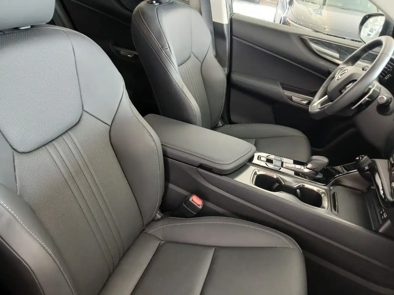 Lexus NX снимка Lexus NX