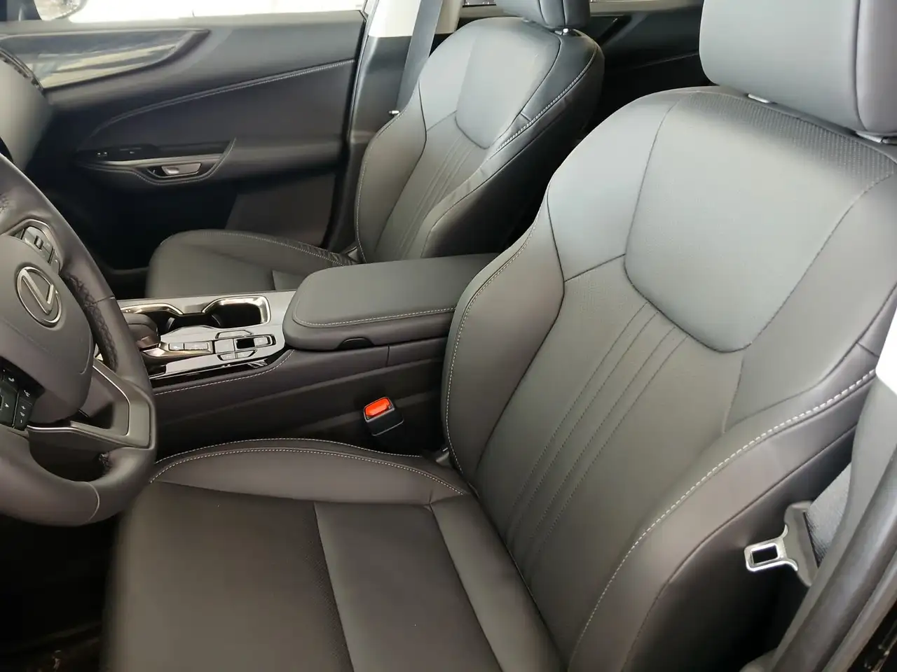 Lexus NX снимка Lexus NX