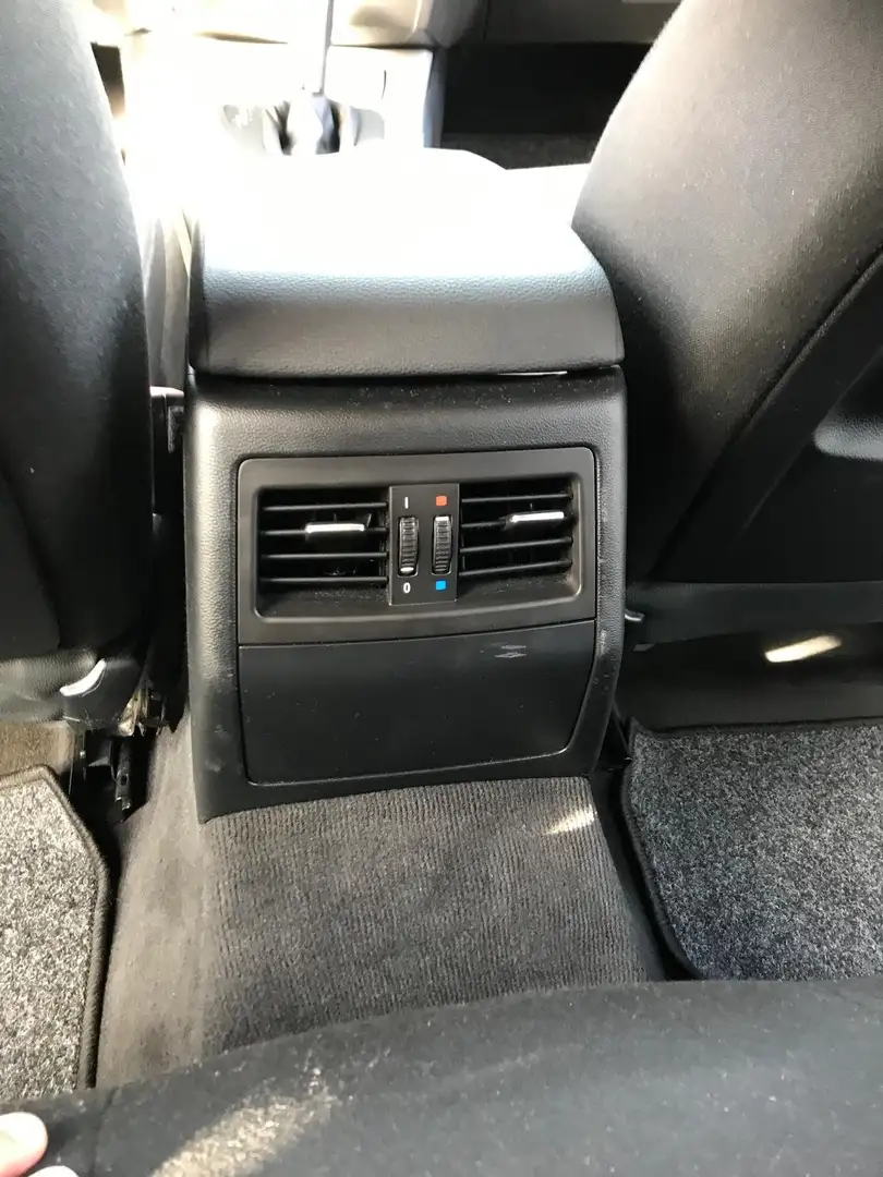 BMW 320 320d DPF Touring Aut. Edition Sport Schwarz - 2