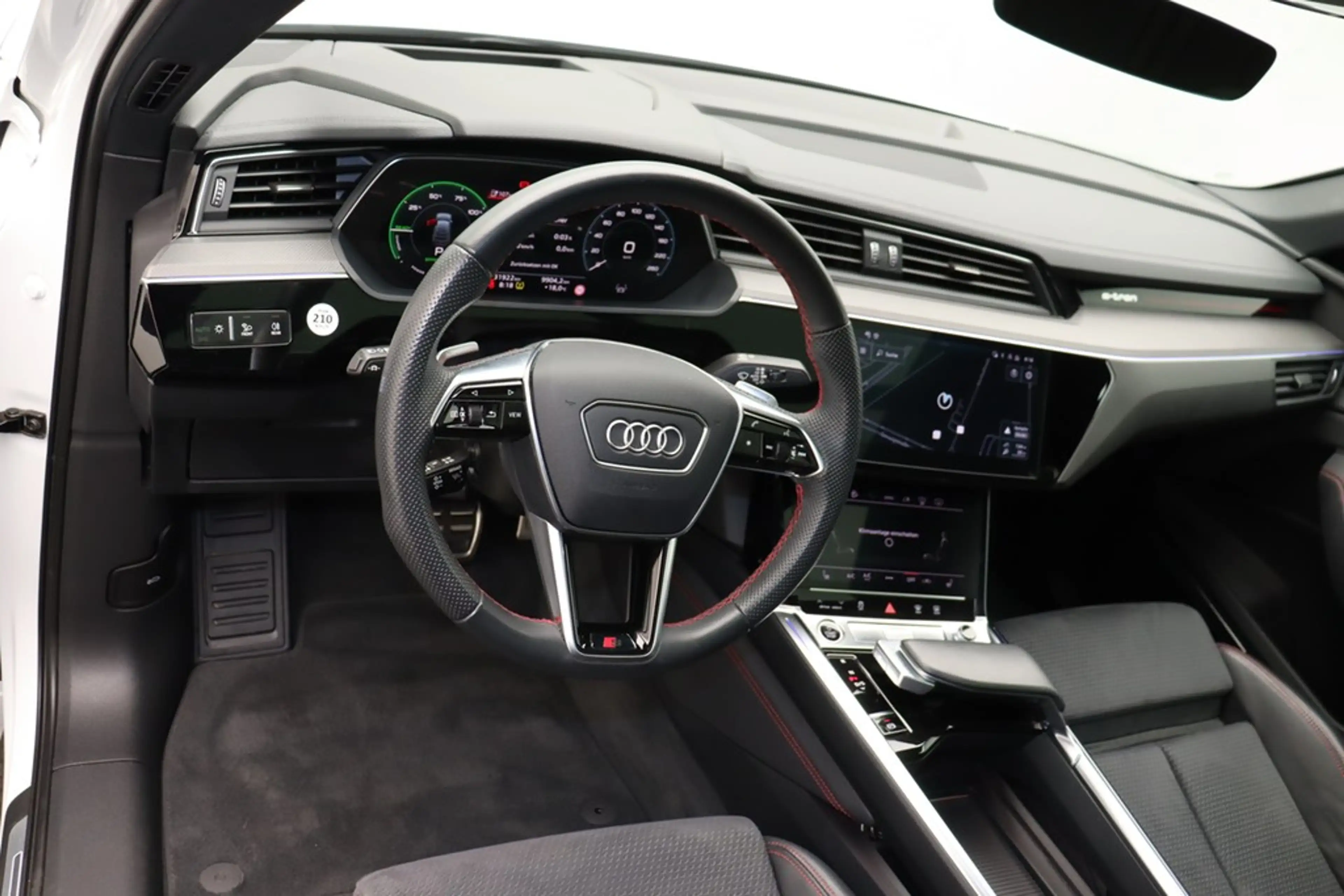 Audi Q8 e-tron Sportback 55 e-tron quattro S line LED — photo 10