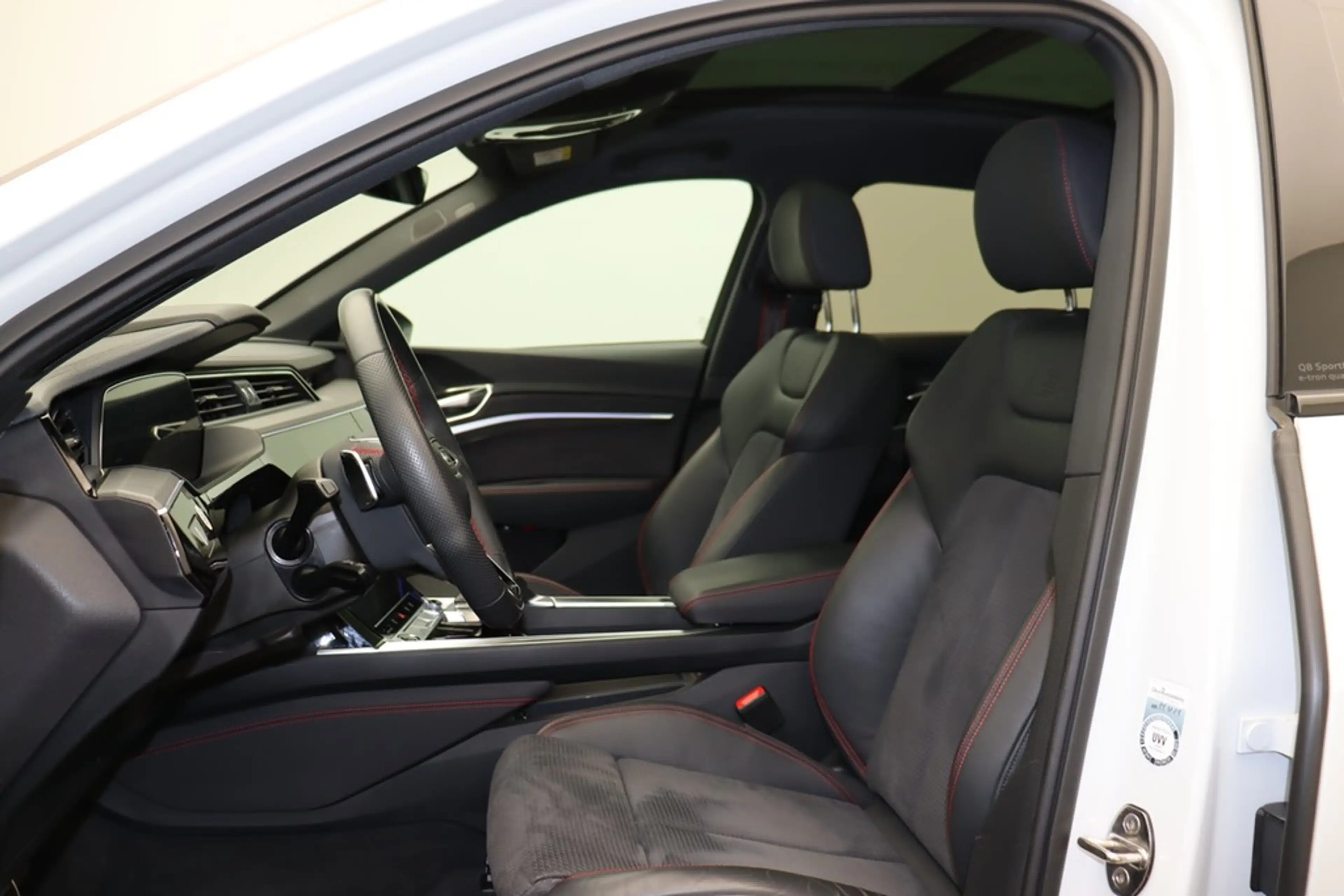 Audi Q8 e-tron Sportback 55 e-tron quattro S line LED — photo 9