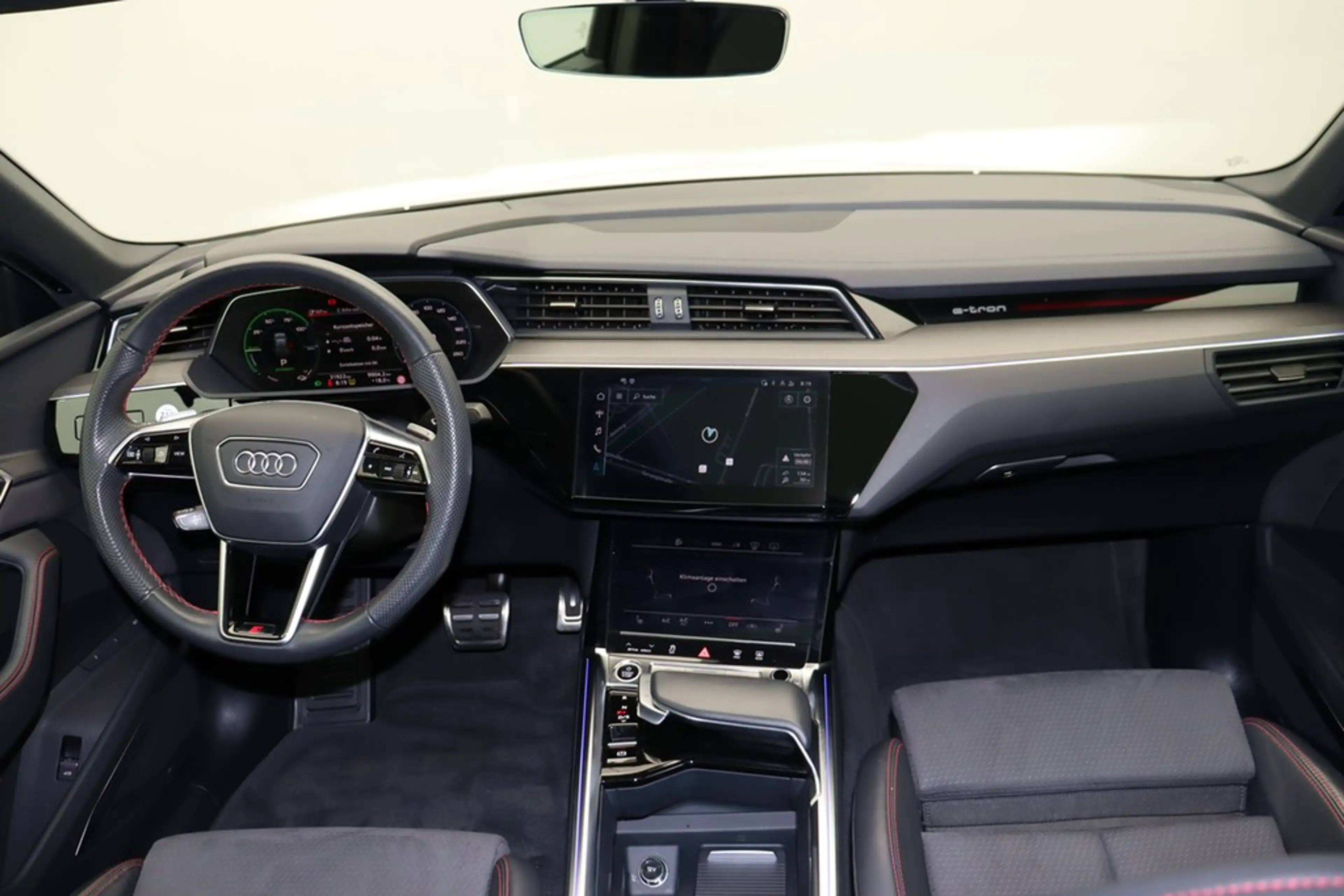 Audi Q8 e-tron Sportback 55 e-tron quattro S line LED — photo 15