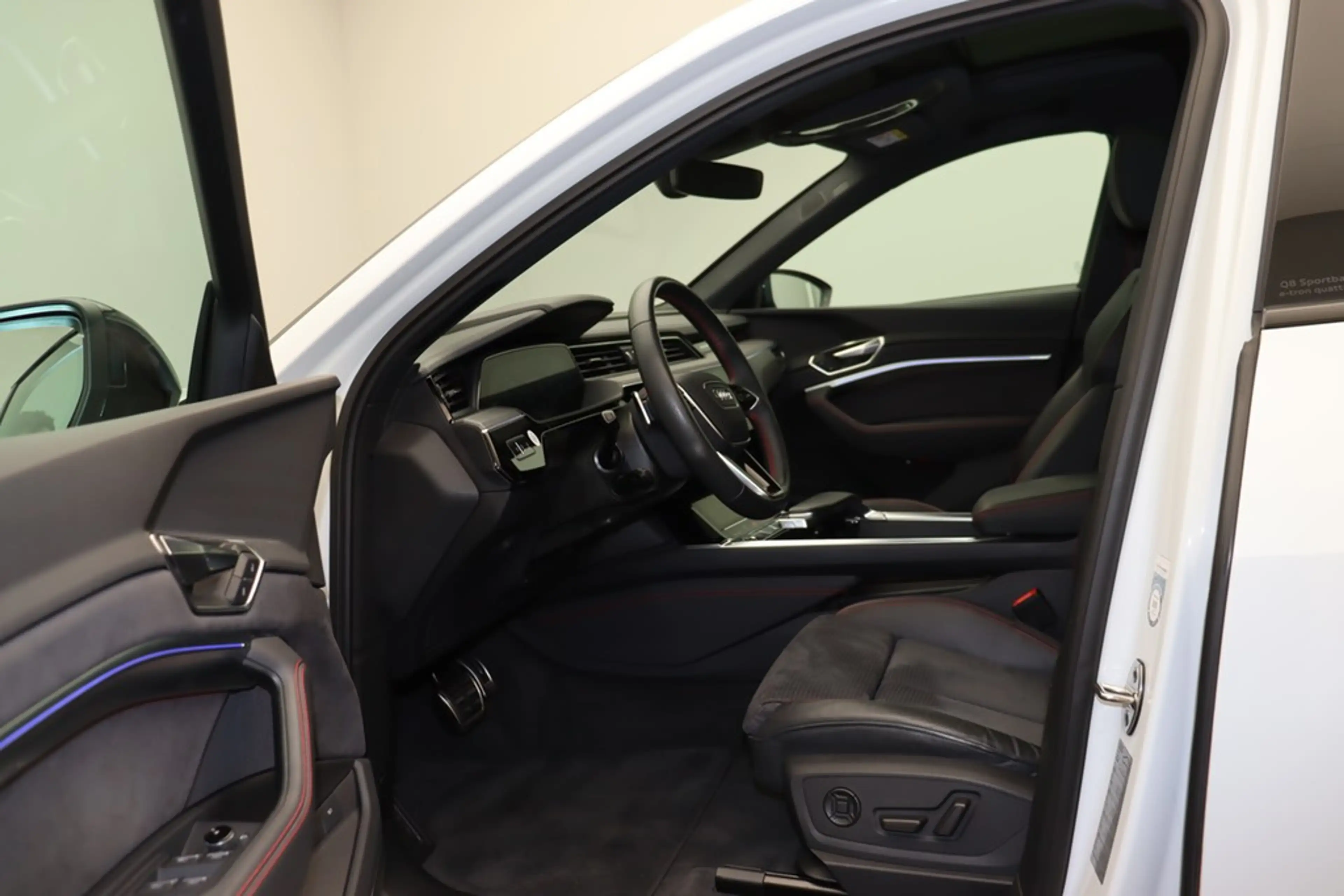 Audi Q8 e-tron Sportback 55 e-tron quattro S line LED — photo 8