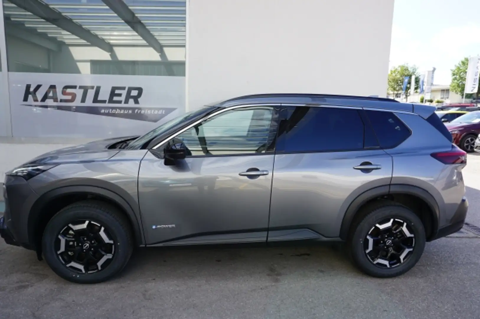 Nissan X-Trail N-Trek e-4orce 214PS Grau - 2