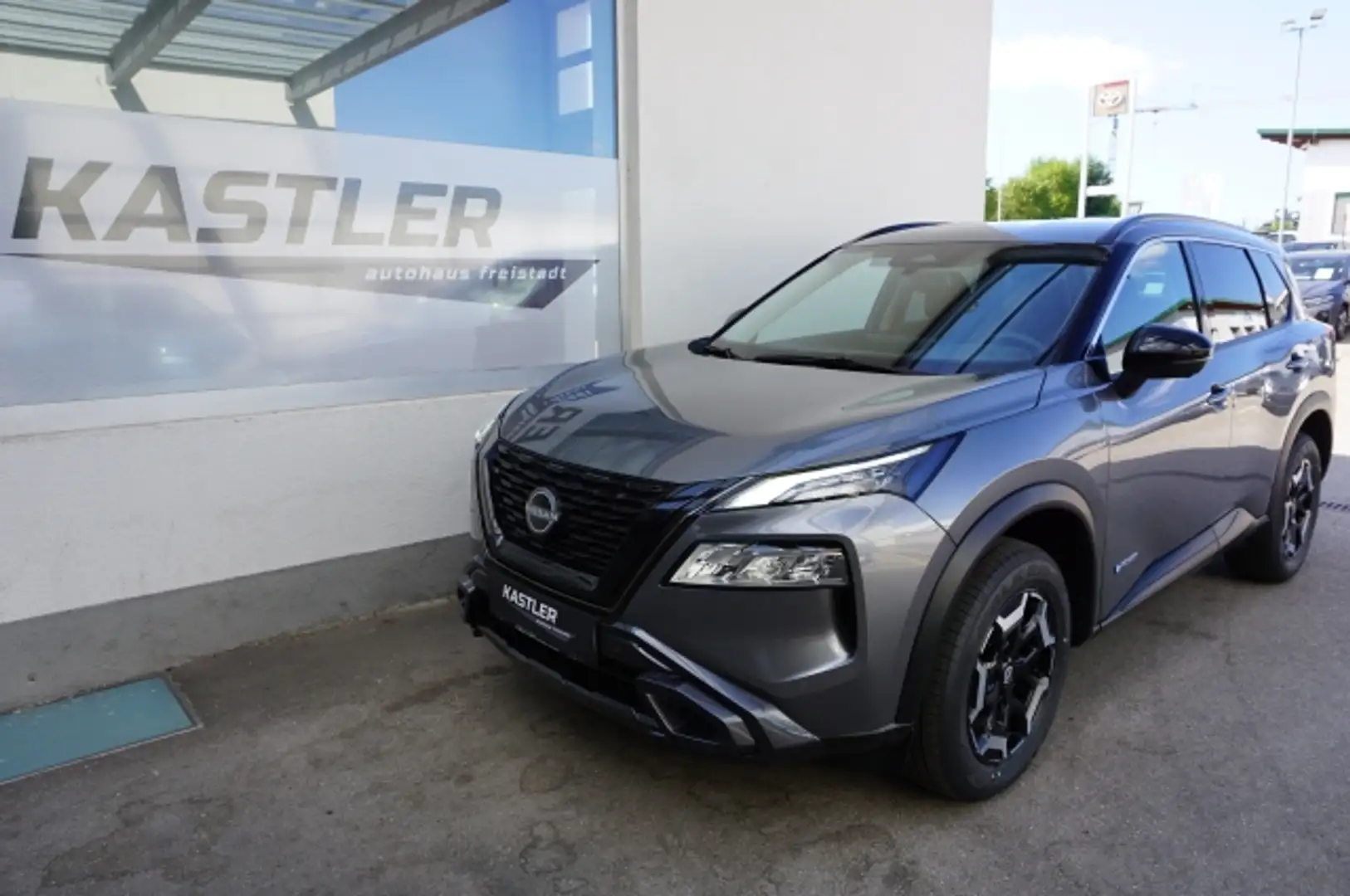 Nissan X-Trail N-Trek e-4orce 214PS Grau - 1