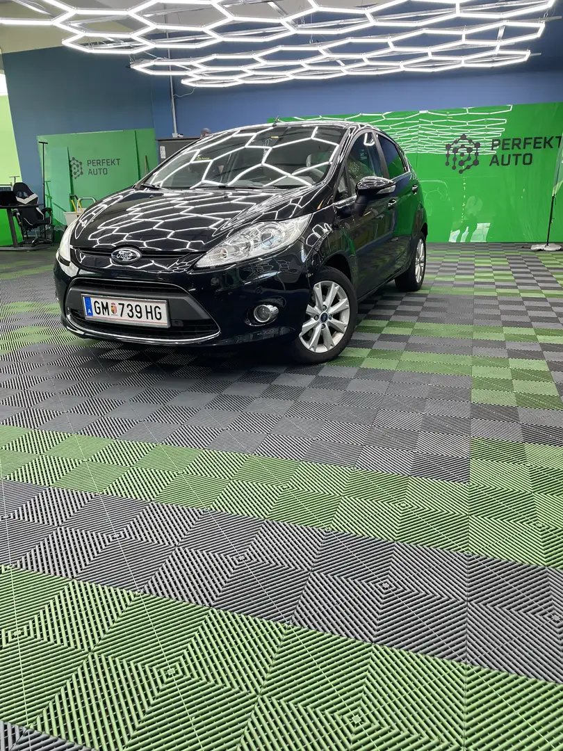 Ford Fiesta Ghia 1,25 Schwarz - 1