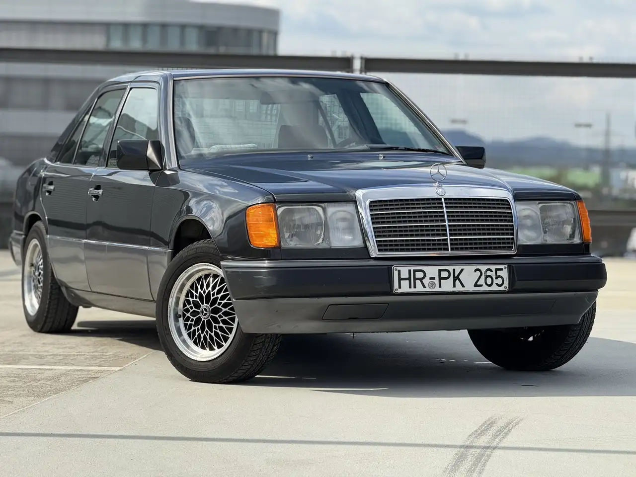 Mercedes-Benz E 230