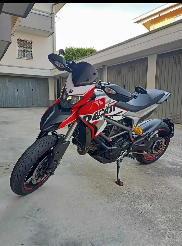 Ducati Hypermotard 821