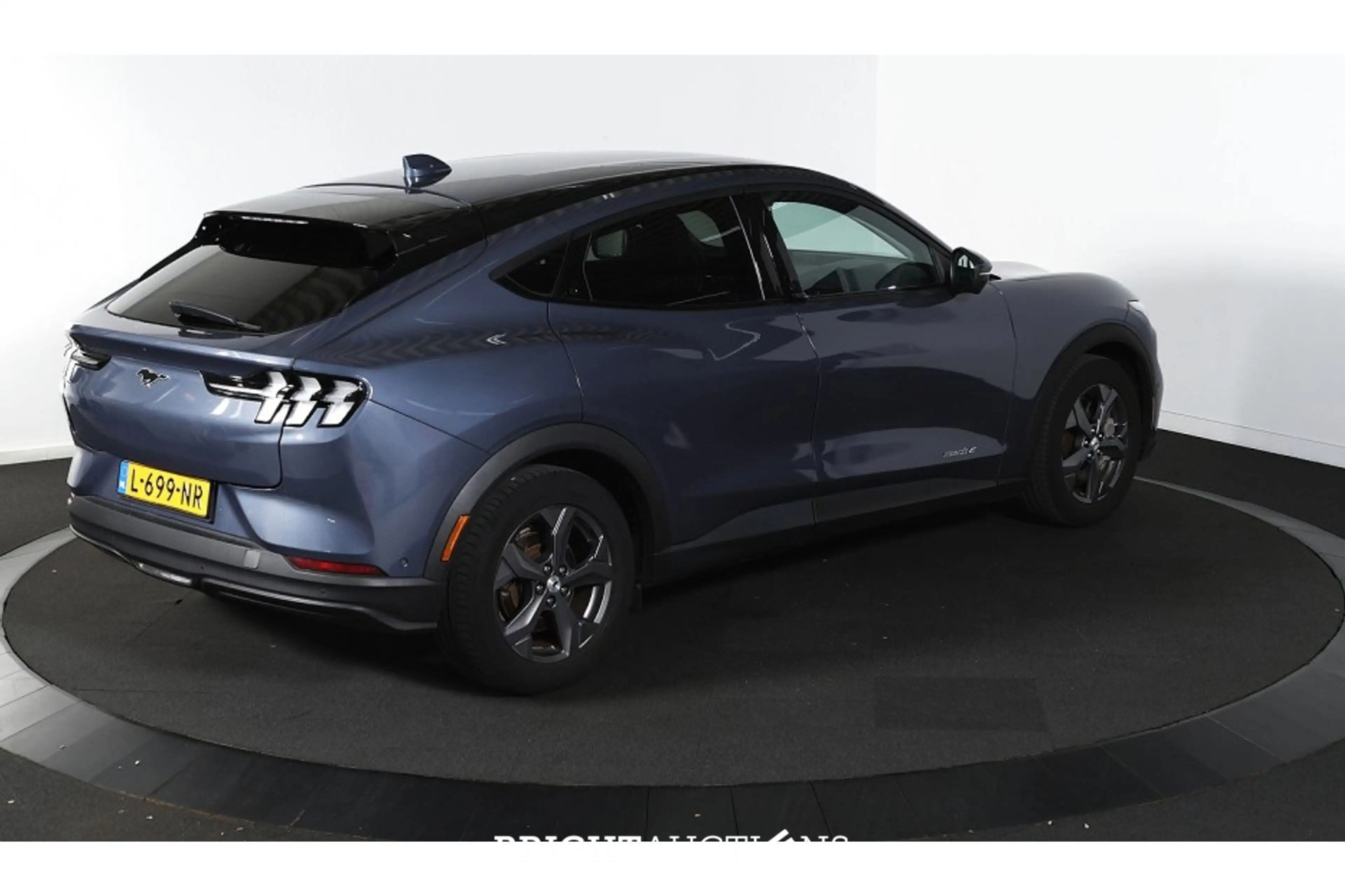 Ford Mustang RWD 75 kWh — photo 3