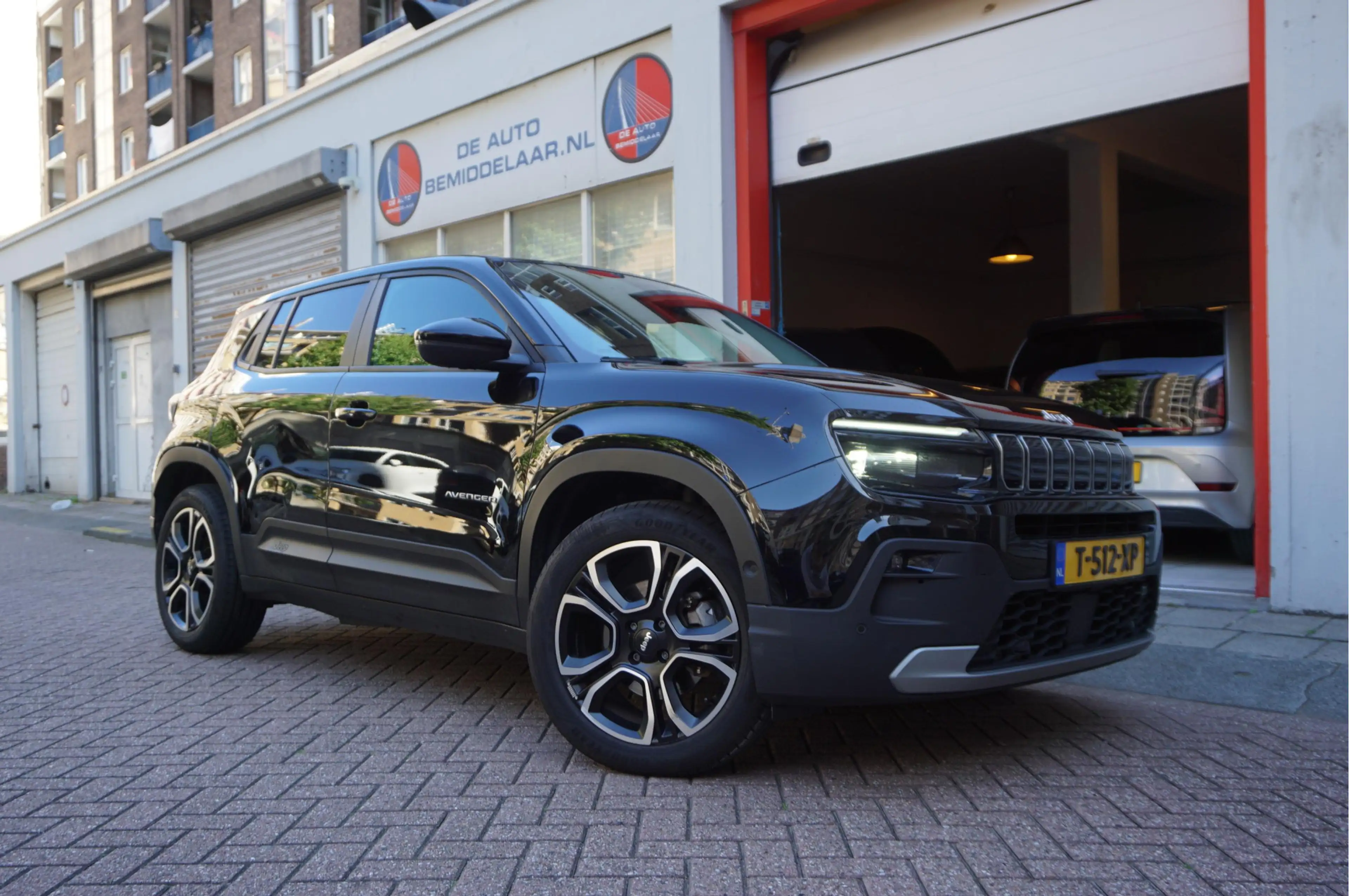 Jeep Avenger Black Edition 54 kWh | Sfeer | Apple | 360 | SOH 9 — photo 3