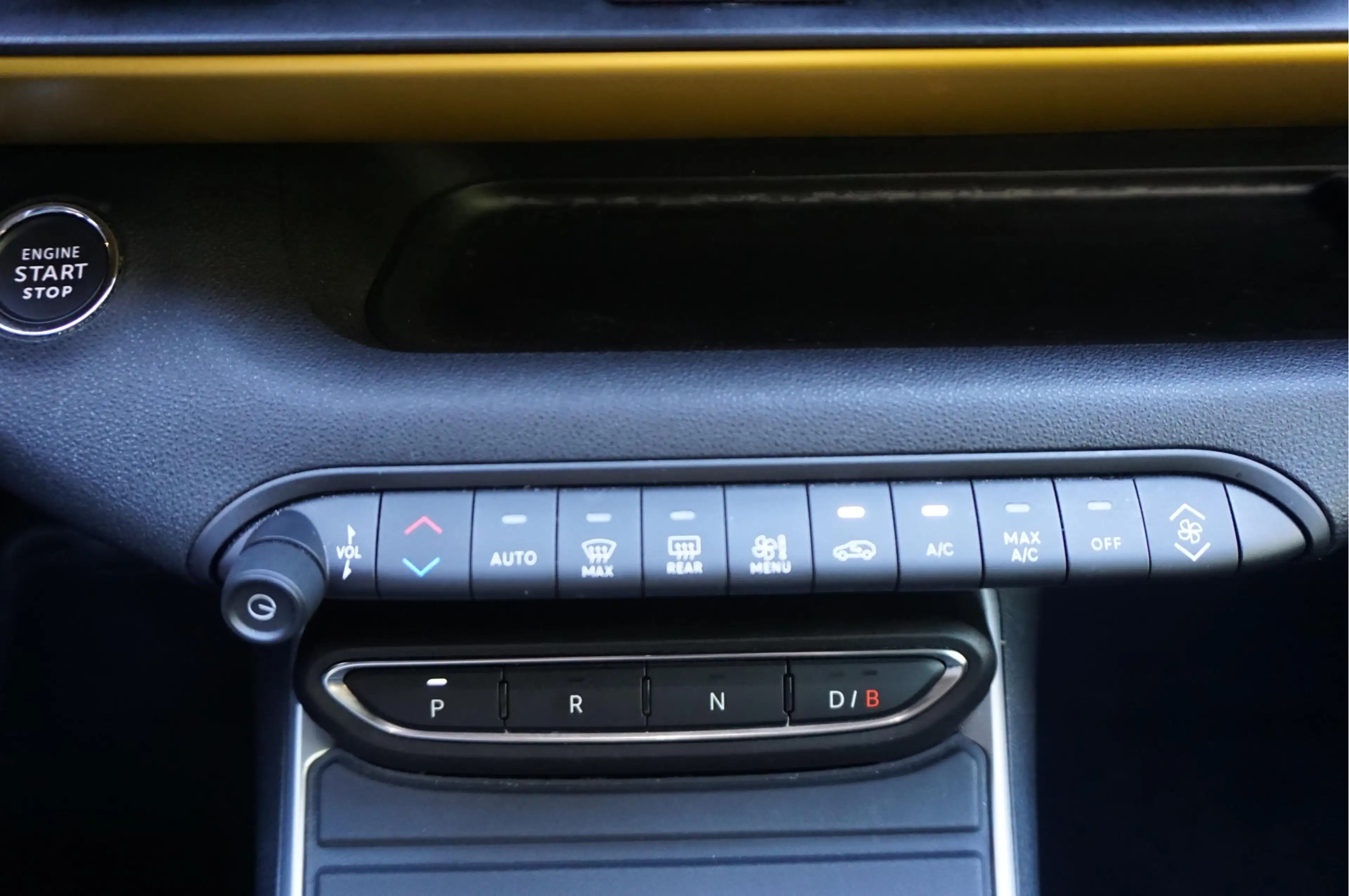 Jeep Avenger Black Edition 54 kWh | Sfeer | Apple | 360 | SOH 9 — photo 38
