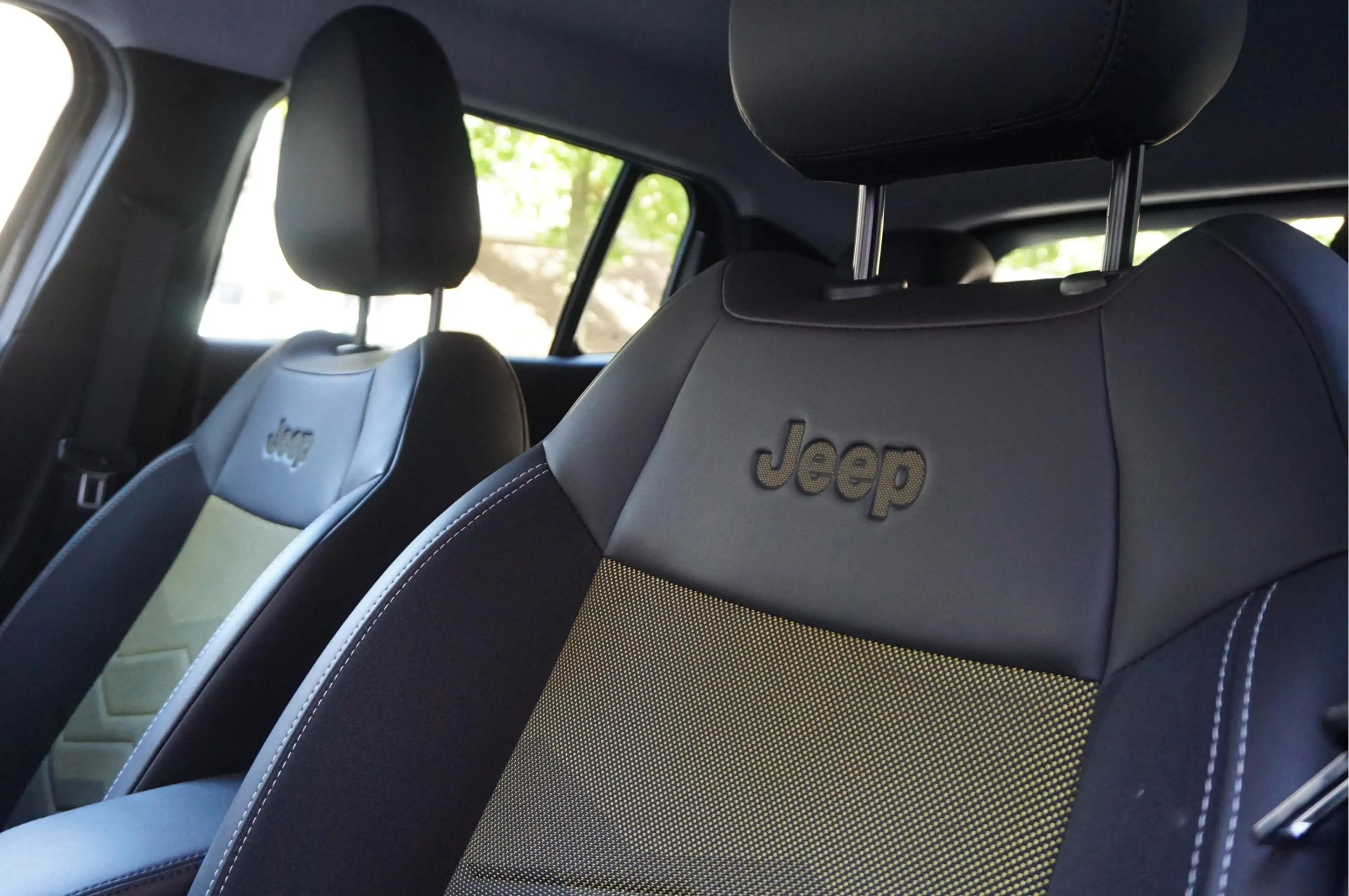 Jeep Avenger Black Edition 54 kWh | Sfeer | Apple | 360 | SOH 9 — photo 21
