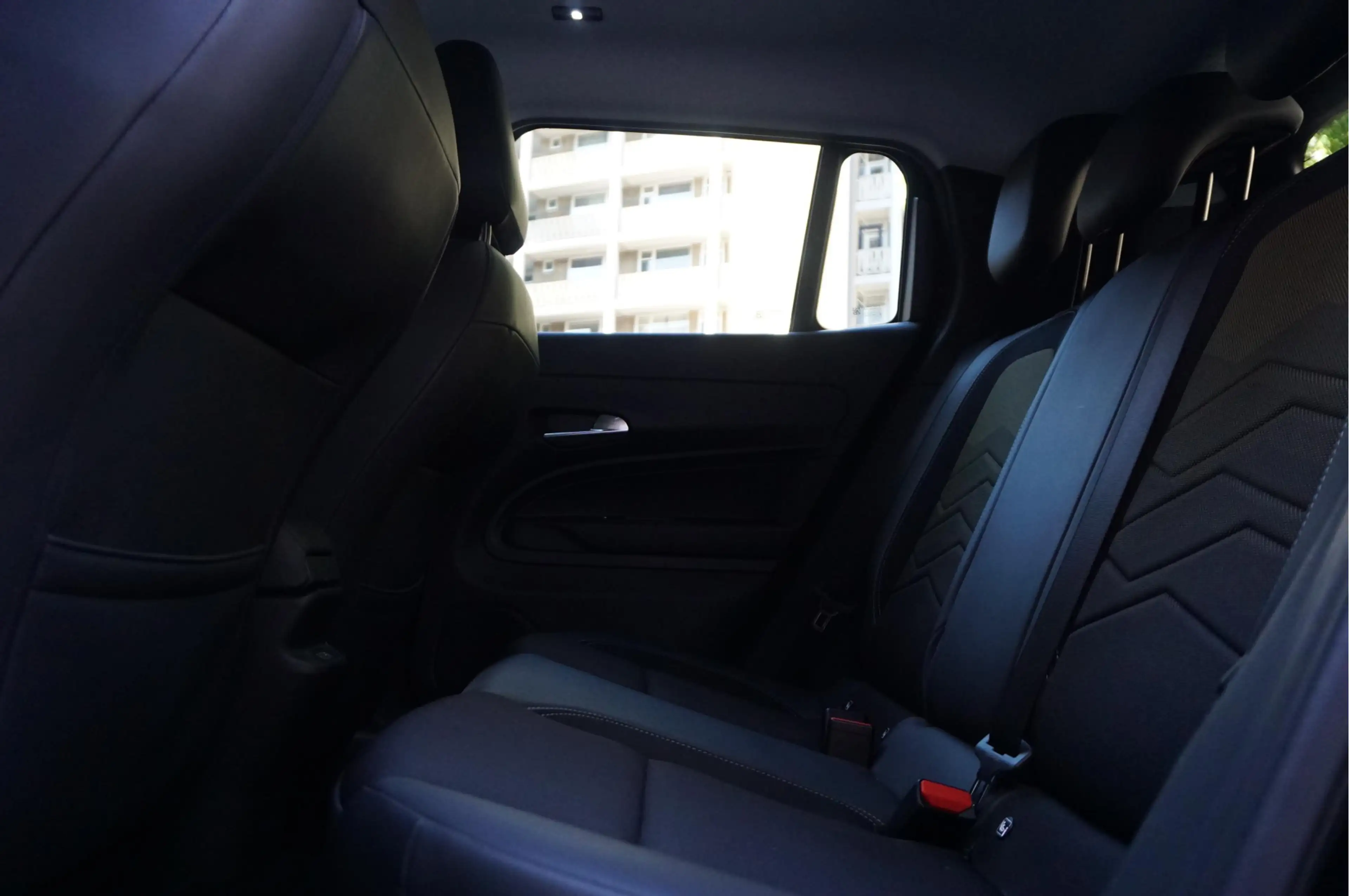 Jeep Avenger Black Edition 54 kWh | Sfeer | Apple | 360 | SOH 9 — photo 15