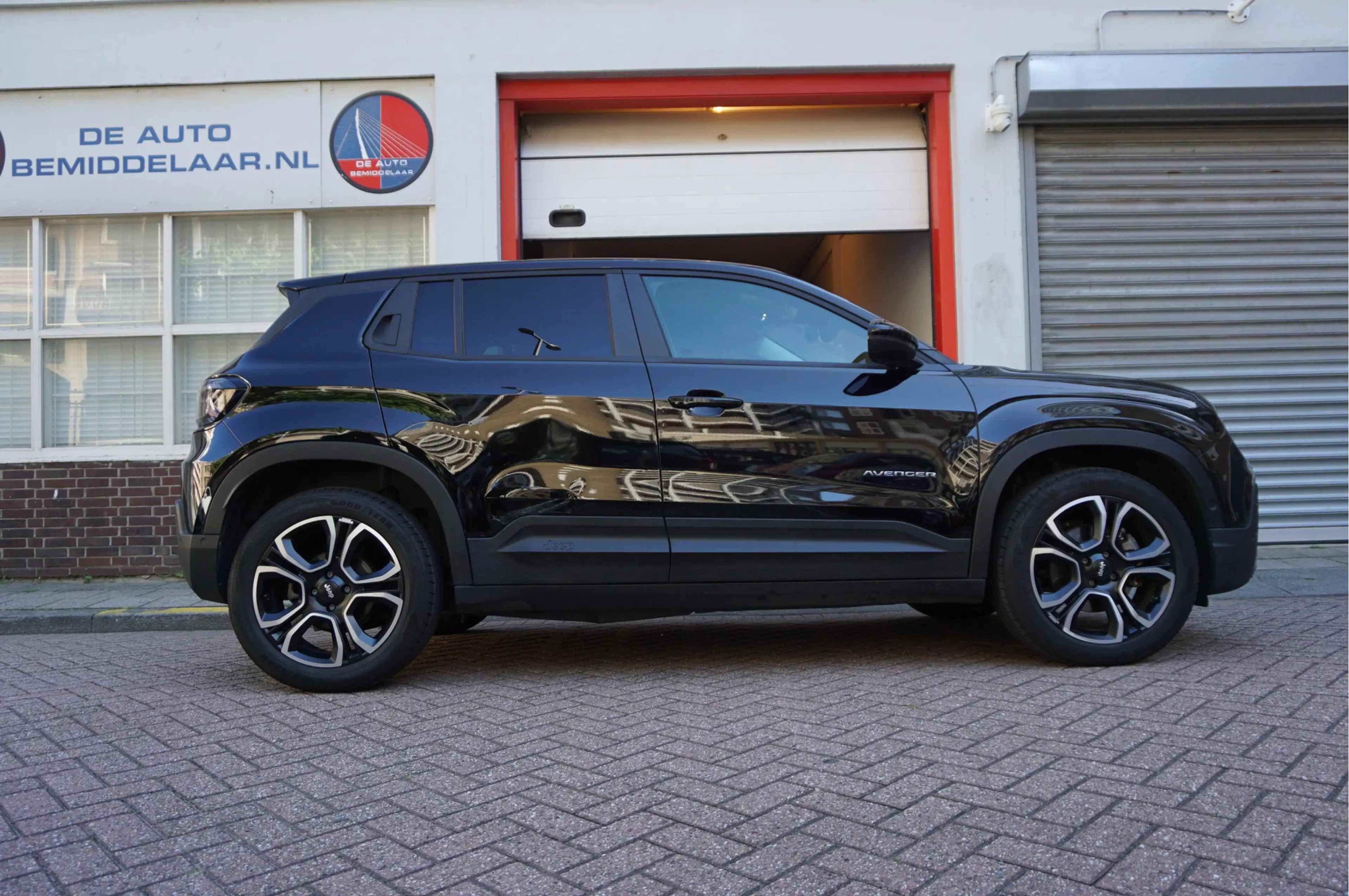 Jeep Avenger Black Edition 54 kWh | Sfeer | Apple | 360 | SOH 9 — photo 4