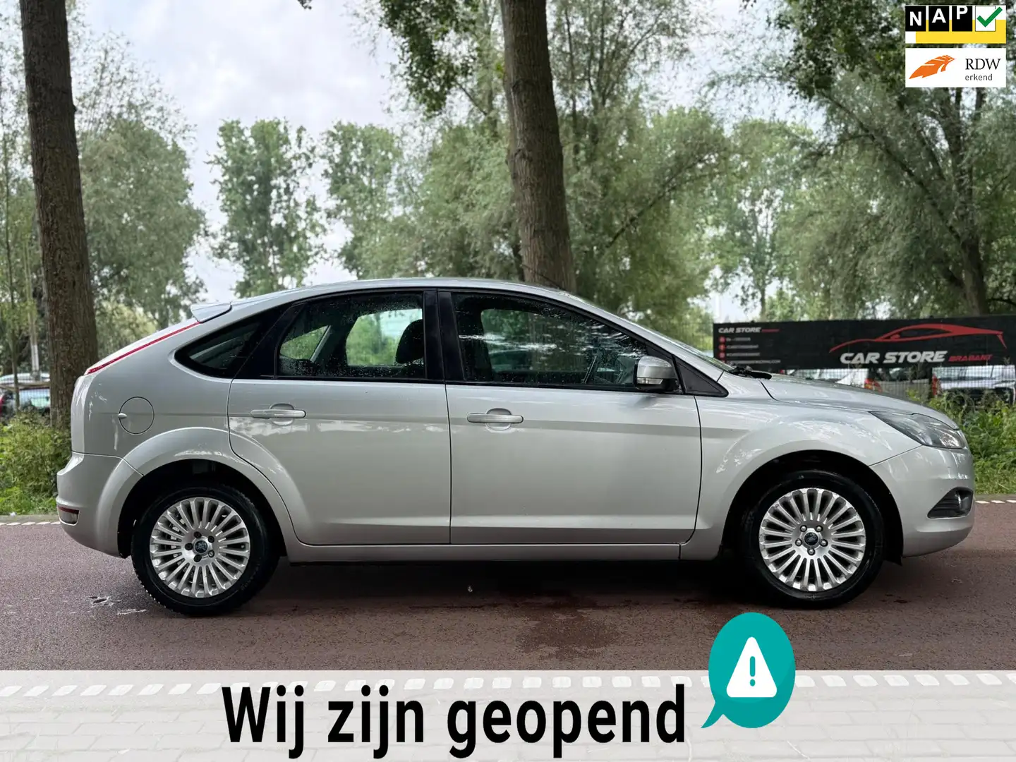 Ford Focus 1.6 Titanium KEYLESS!CLIMA!CRUISE!5DEURS! Grijs - 1