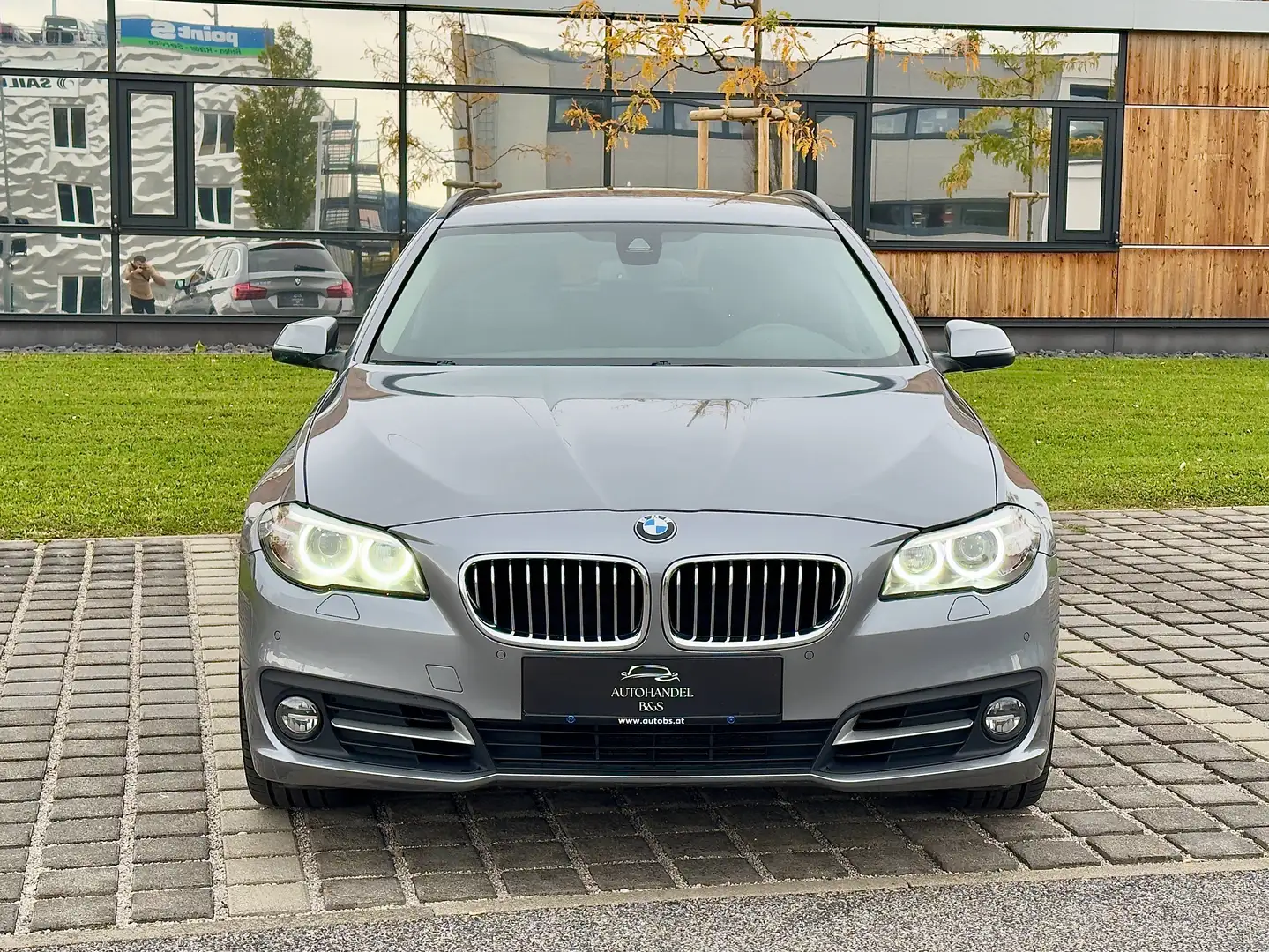 BMW 530 d xDrive Österreich-Paket Touring Aut. *LEDER, NAVI, KAMERA* Grau - 2