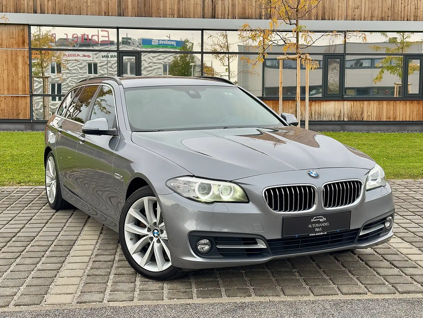BMW 530 d xDrive Österreich-Paket Touring Aut. *LEDER, NAVI, KAMERA* Grau - 1