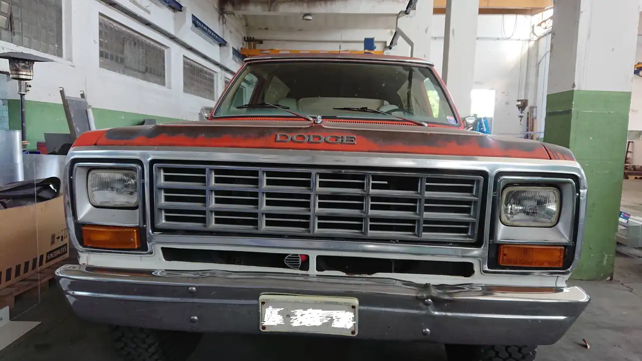 Dodge RAMCHARGER - AW 150 - ROYAL SE, foto 2