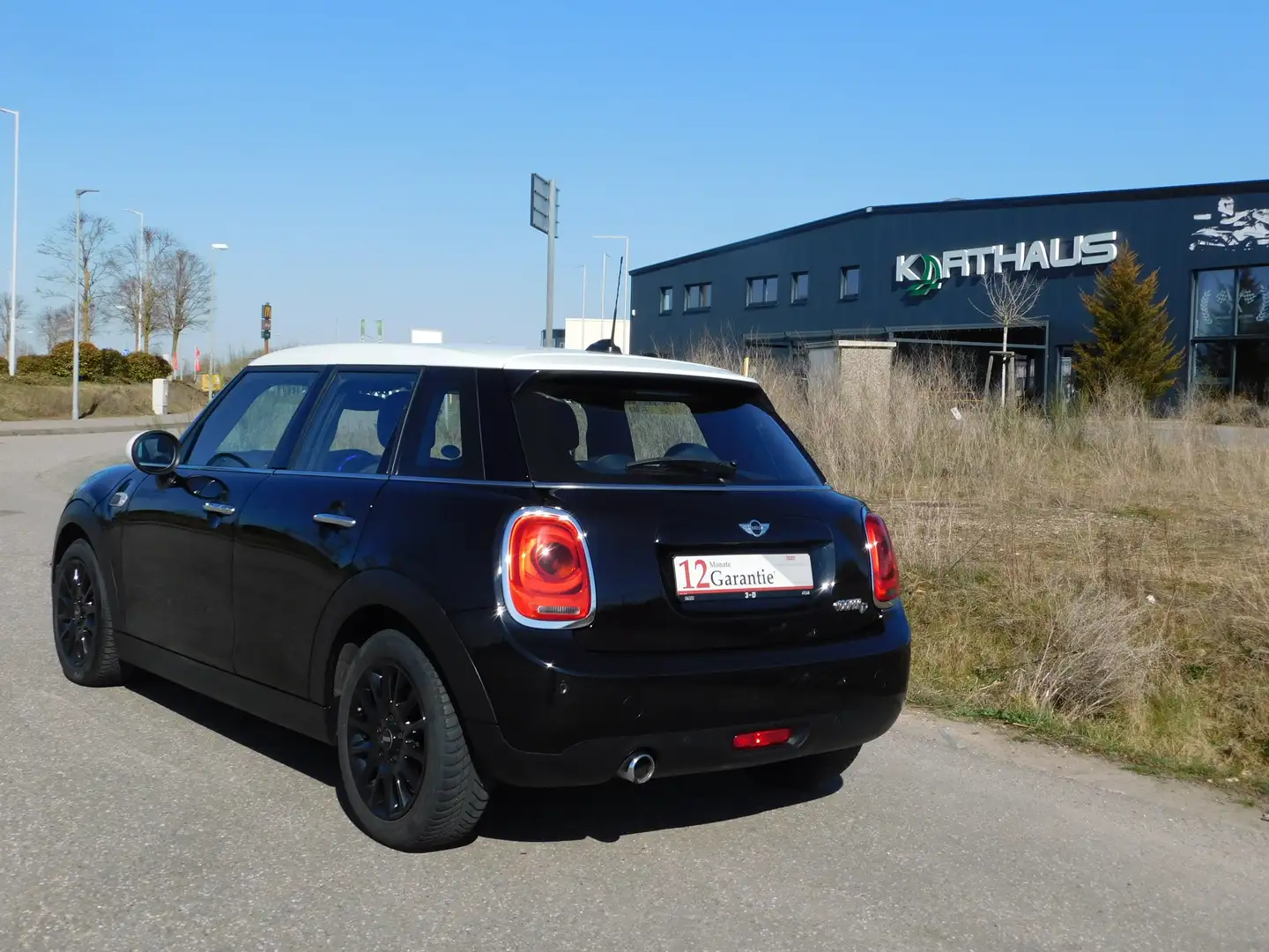 MINI Cooper Cooper D Schwarz-Weiss //3.6l Verbrauch// TOP Schwarz - 1