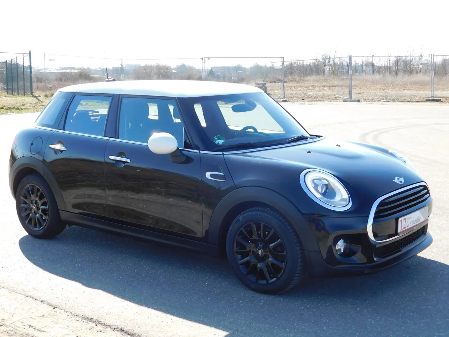 MINI Cooper Cooper D Schwarz-Weiss //3.6l Verbrauch// TOP Schwarz - 2