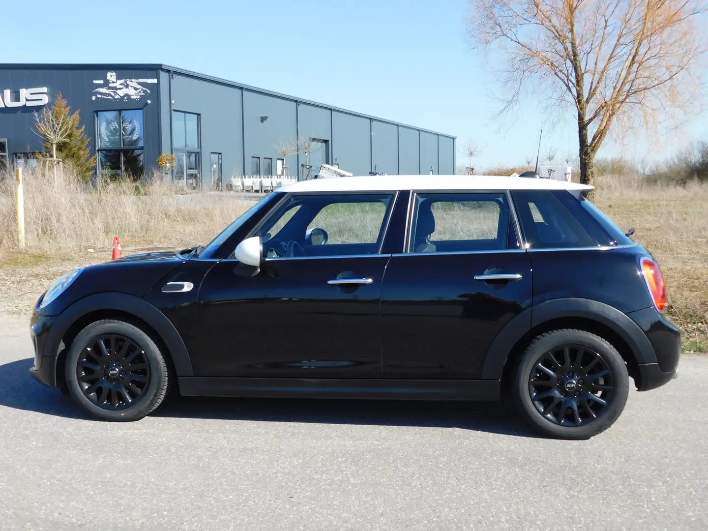 MINI Cooper Cooper D Schwarz-Weiss //3.6l Verbrauch// TOP Schwarz - 1