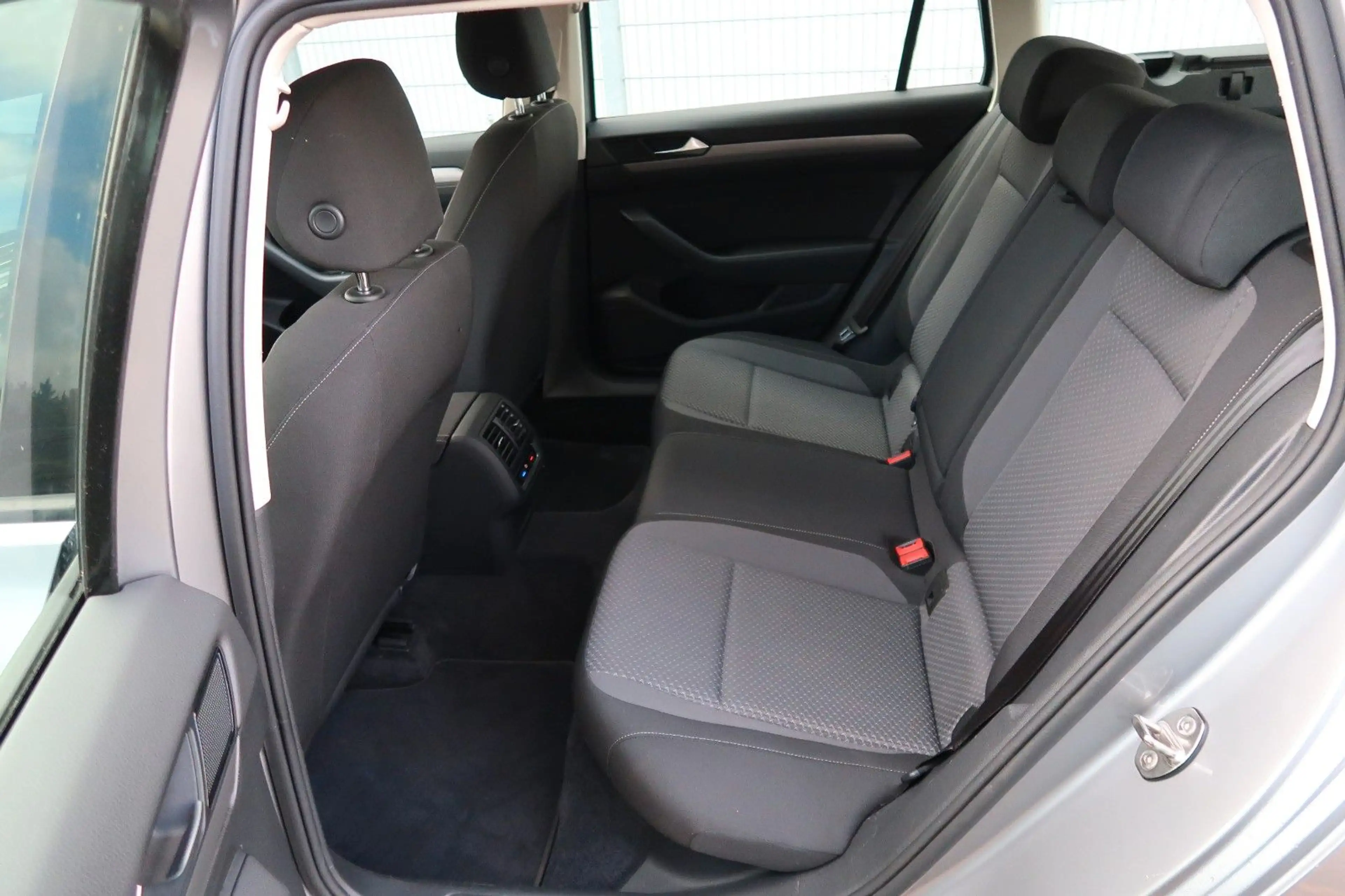 Volkswagen Passat Variant Trendline|2.0 TDI|2 Hand|Keyless| — photo 15