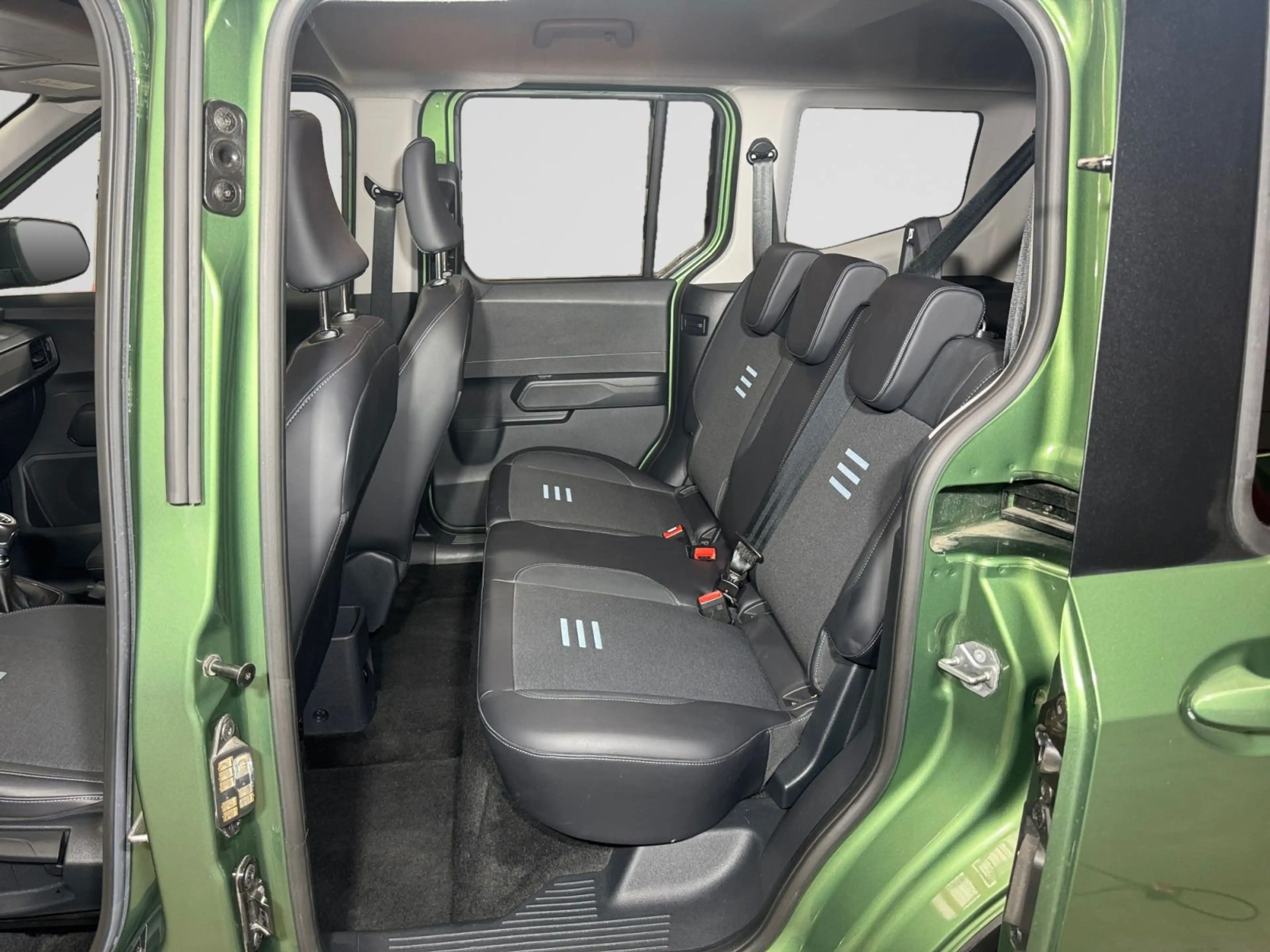Ford Tourneo Active 1.0 Ecoboost 125cv Démo — photo 6