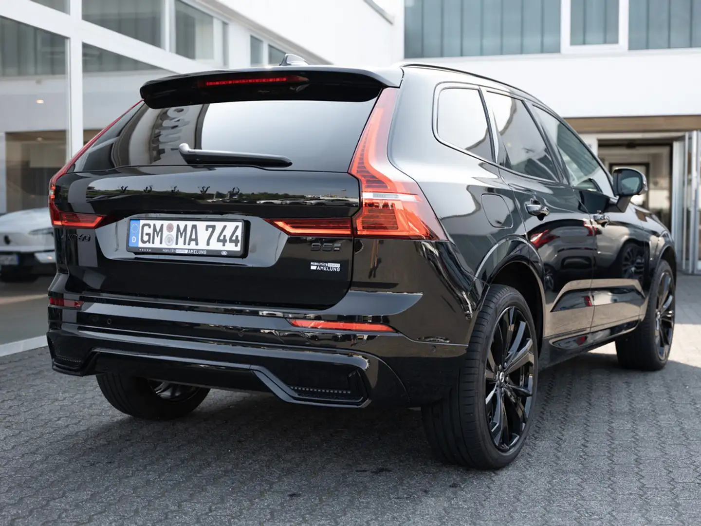 Volvo XC60 B5 AWD Plus Black Edition ACC LED 360° Schwarz - 2