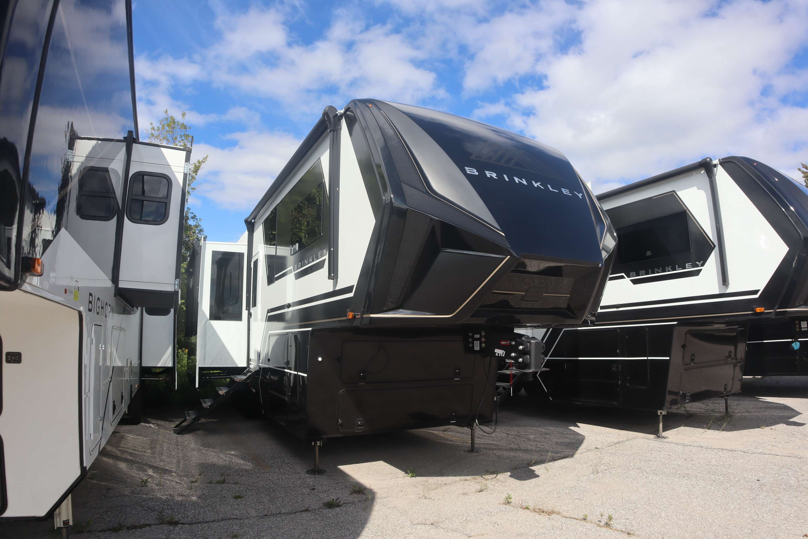 2025 Brinkley RV Model G in Ramara - LAYZEE ACRES RV SALES