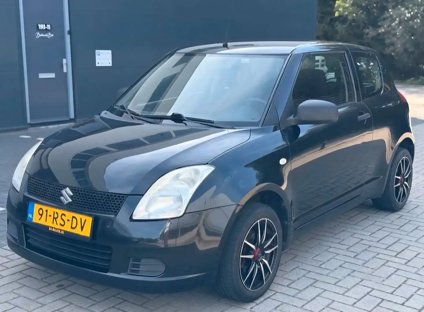 Suzuki Swift 1.3 GA Negro - 2