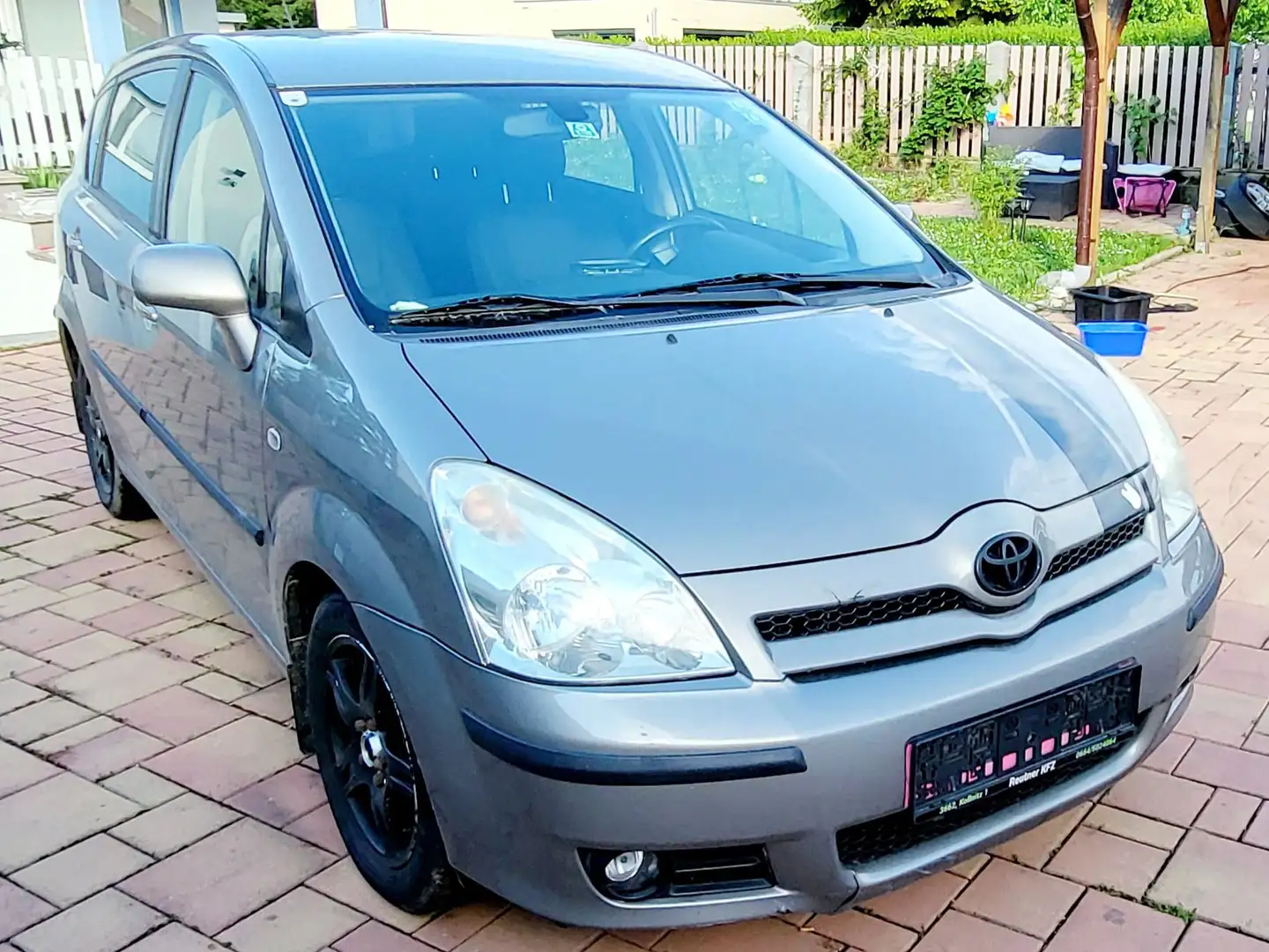 Toyota Corolla Verso Corolla Verso 2,0 D-4D Linea Luna Ds. Linea Luna Gris - 1
