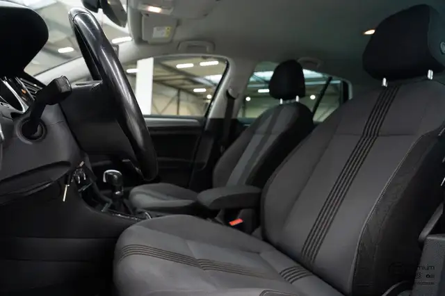 Volkswagen Golf view 10