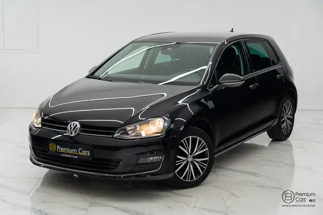 Volkswagen Golf view 2