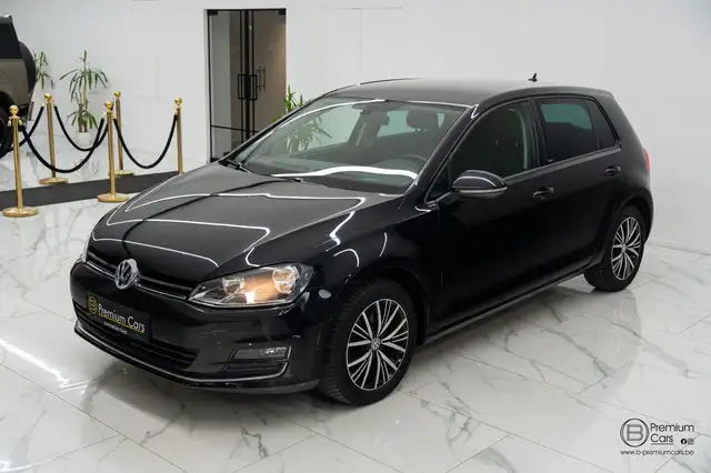 Volkswagen Golf view 3