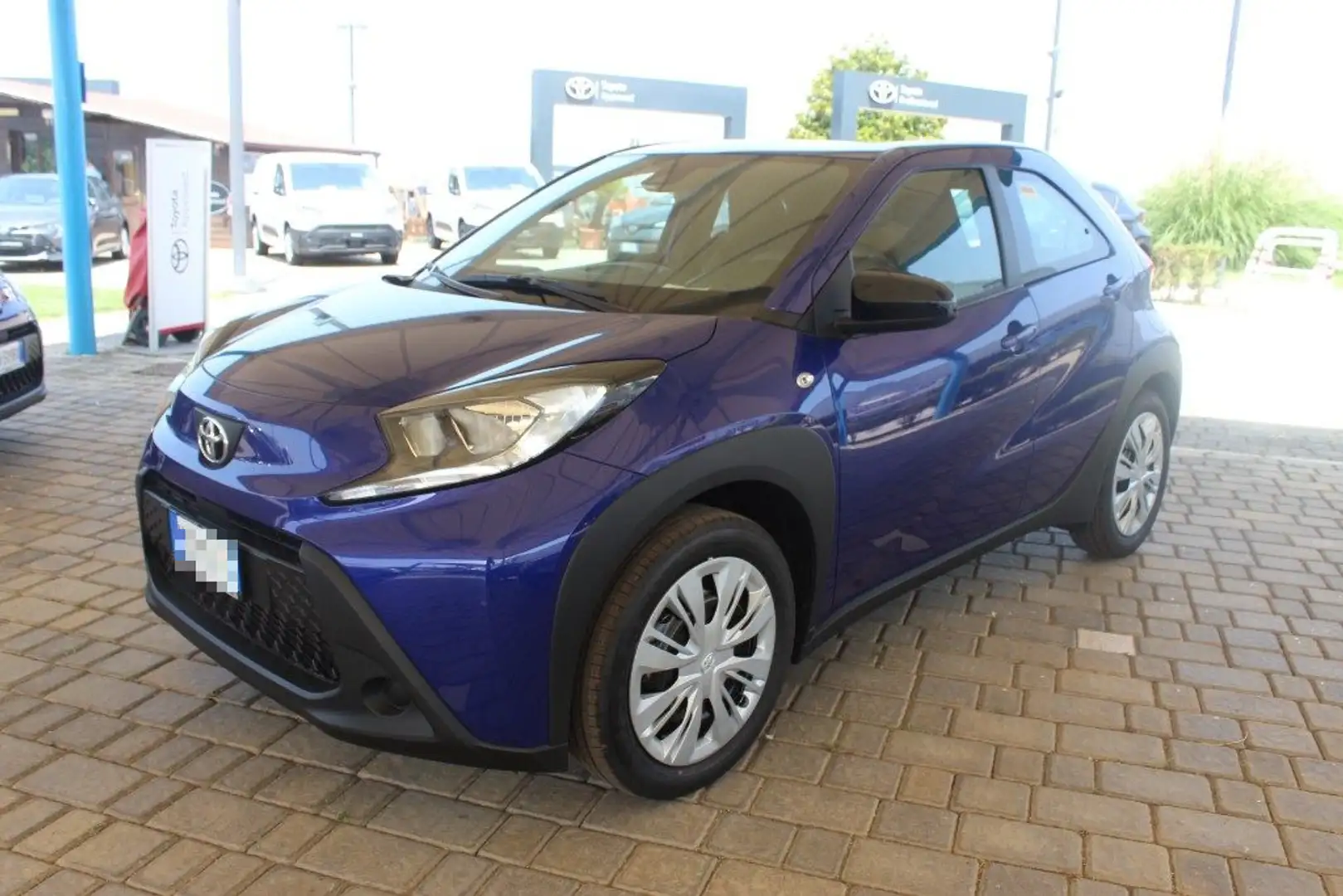 Toyota Aygo X 1.0 VVT-i 72 CV 5 porte Active Blu/Azzurro - 1