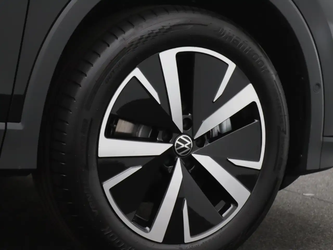 Volkswagen Tiguan 1.5 TSI eHybrid 150 kW Life AHK Panodach 9