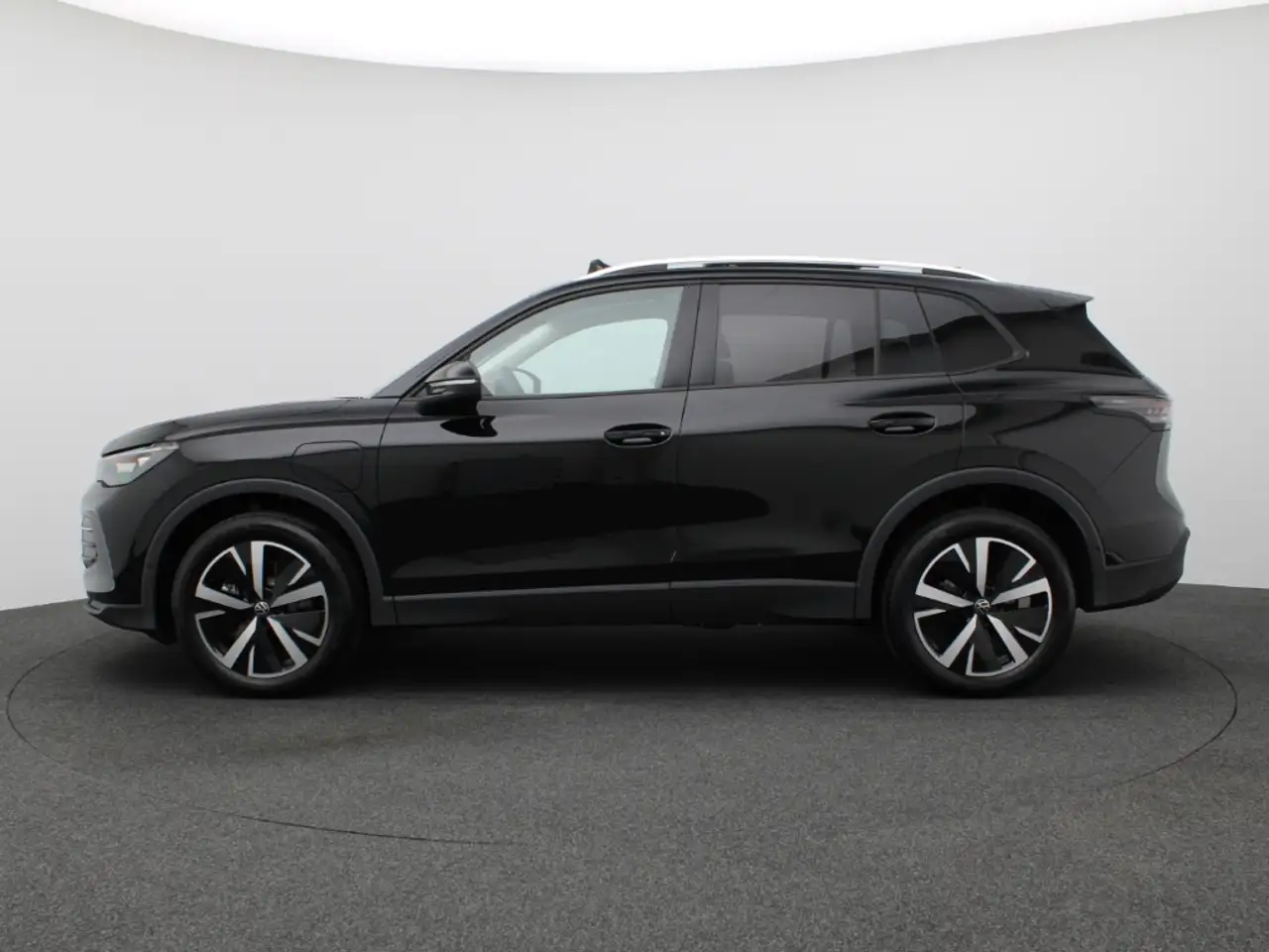 Volkswagen Tiguan 1.5 TSI eHybrid 150 kW Life AHK Panodach 3