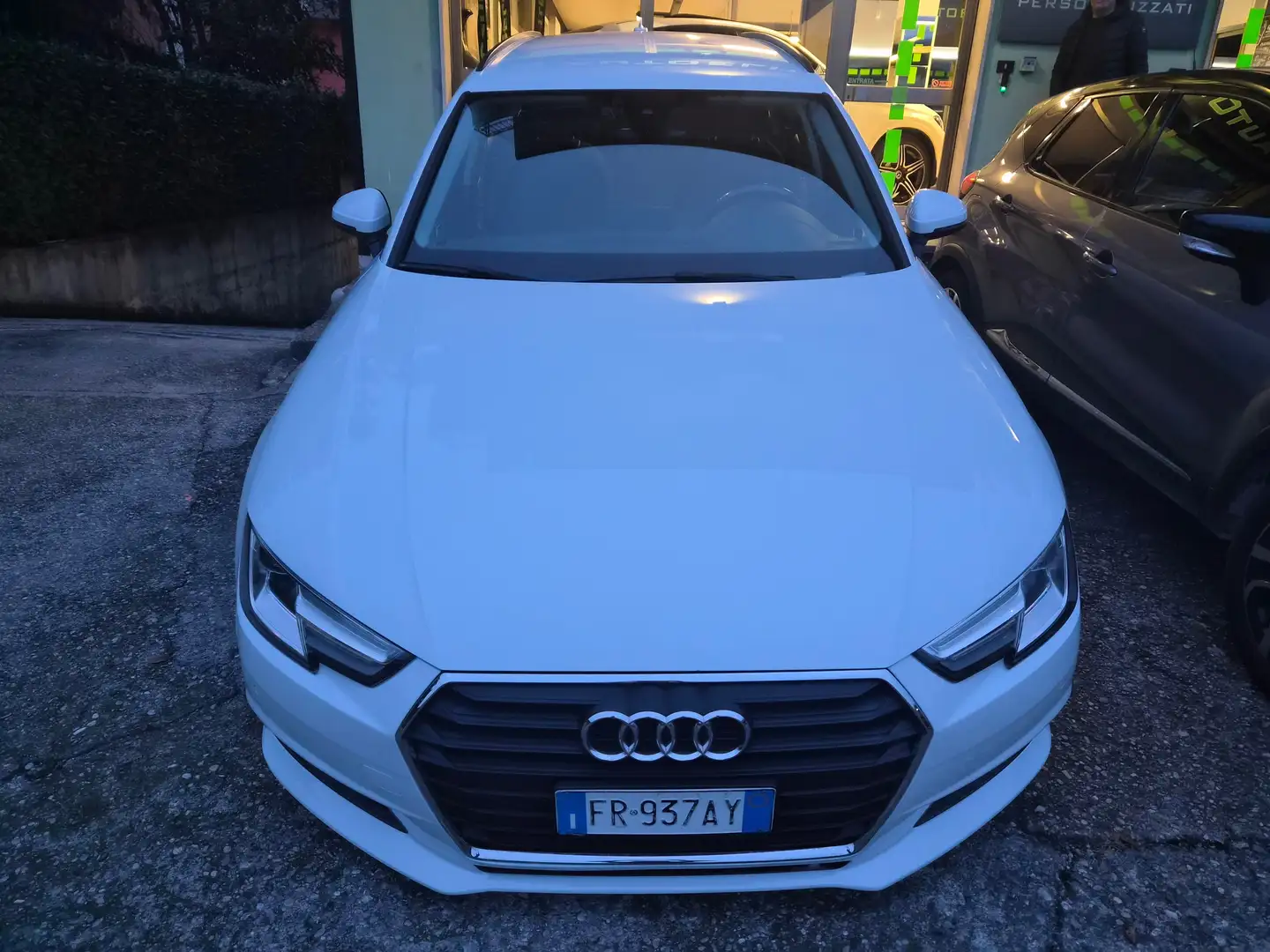 Audi A4 Avant 35 2.0 tdi Business Sport 150cv s-tronic Weiß - 2