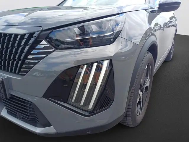 Peugeot 2008 view 9