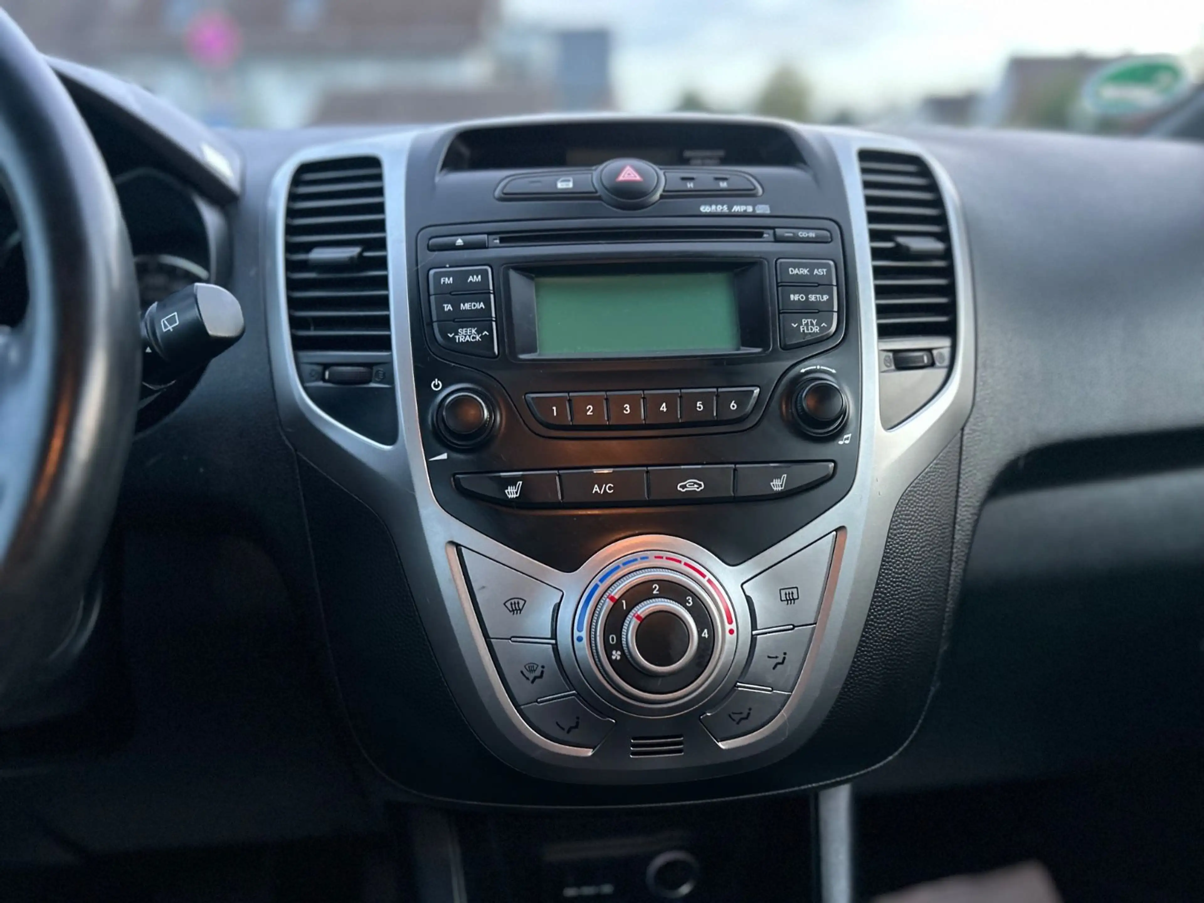 Hyundai iX20 FIFA world Cup Edition 1.HAND-AUTOMATIK-SHZ — photo 17